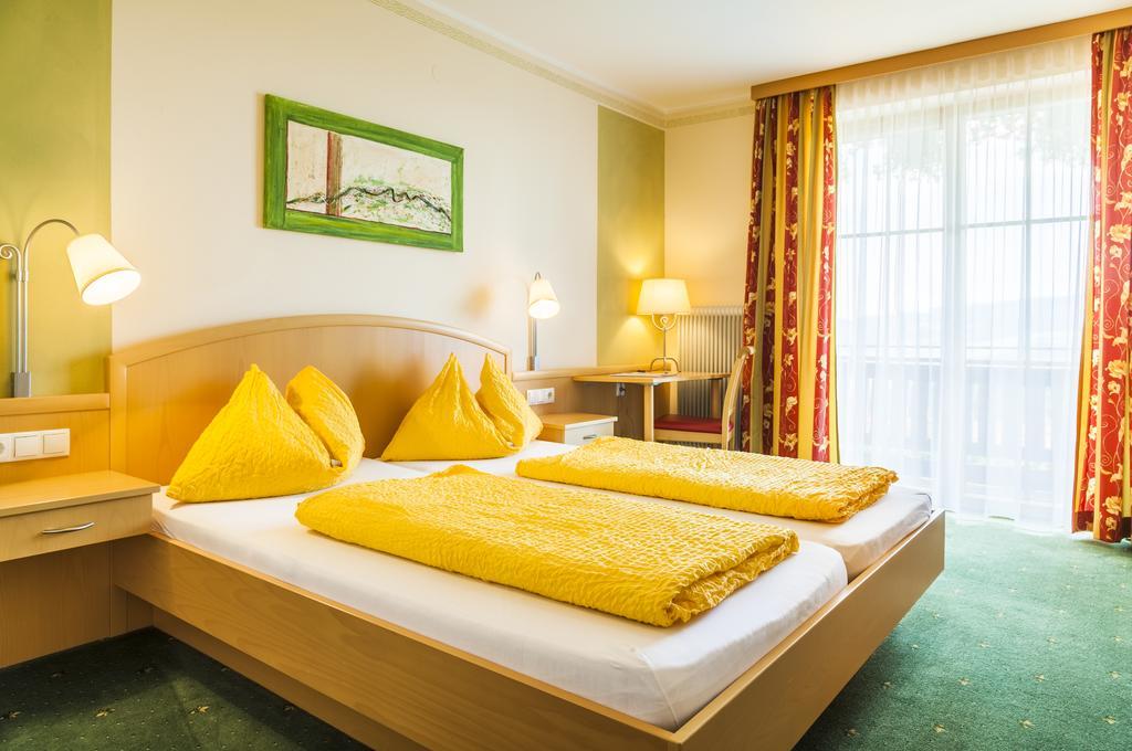 Farm stay Stiedlbauerhof Seeham